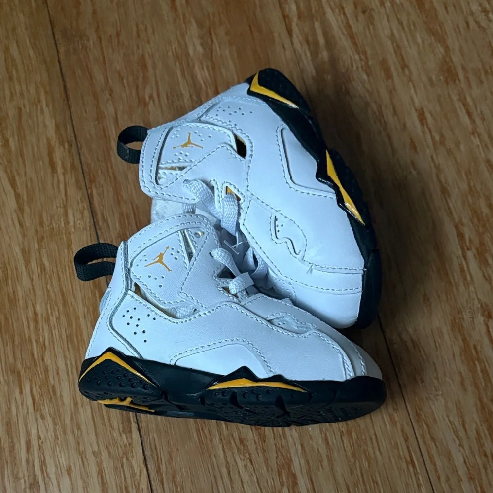 Jordan True Flight - Picture 1 of 5